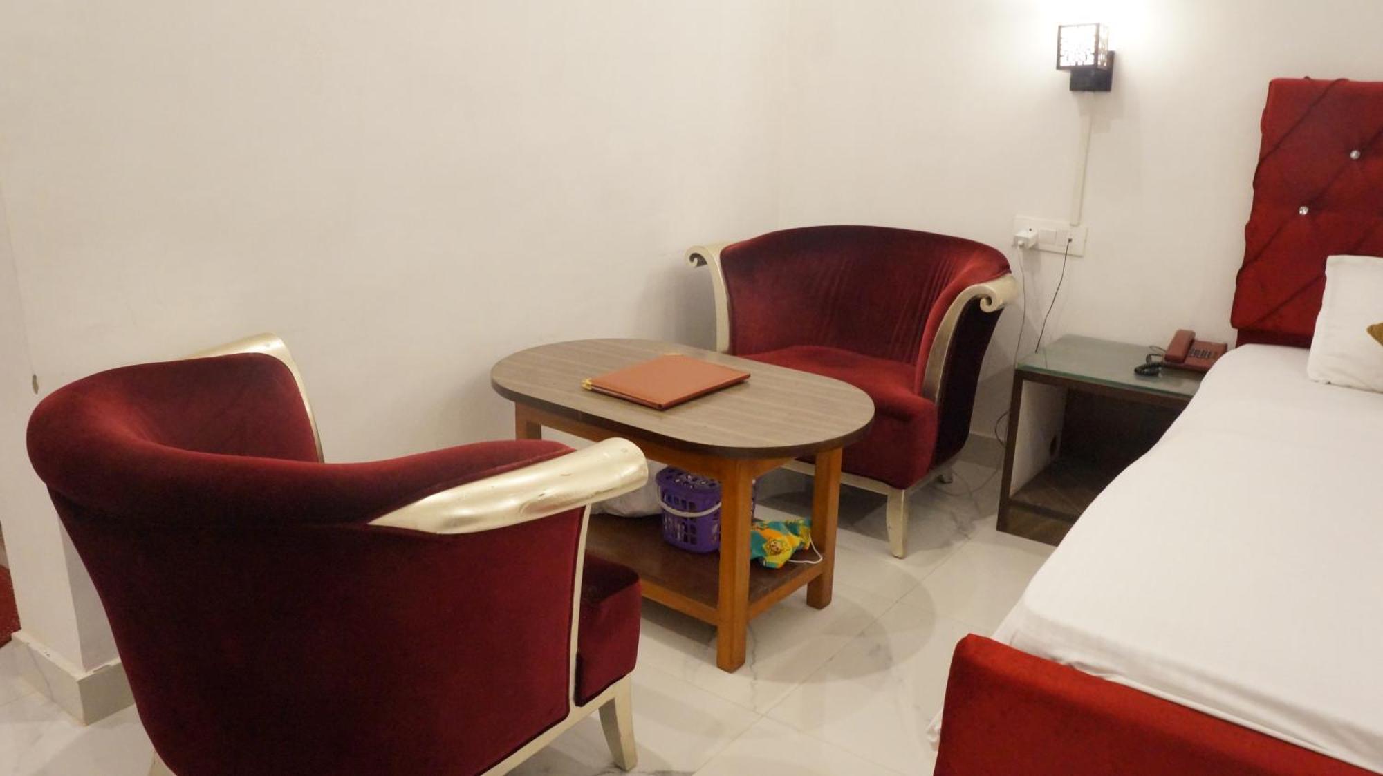 Wow Relish Hotel อัลวาร์ ภายนอก รูปภาพ