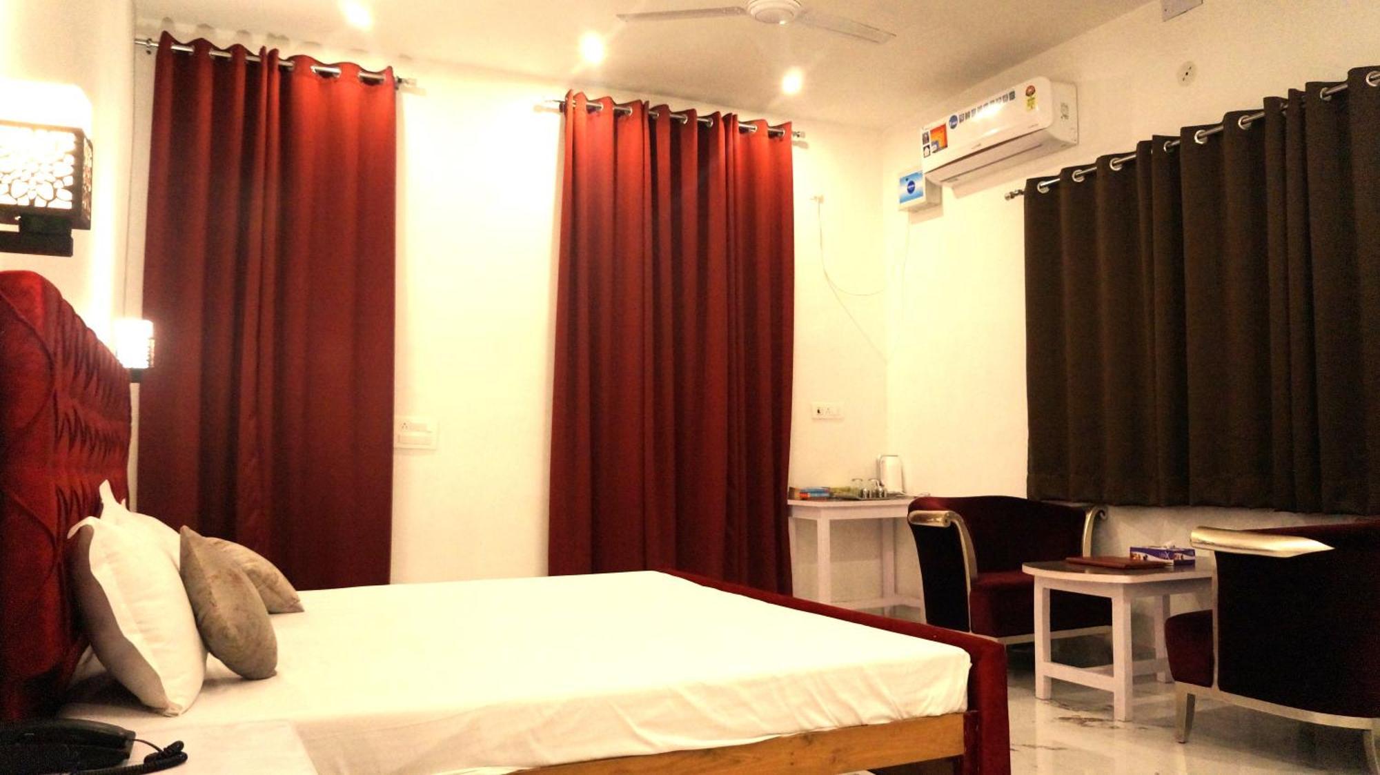 Wow Relish Hotel อัลวาร์ ภายนอก รูปภาพ